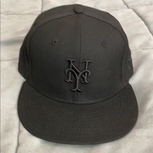 NY Mets New Era fitted hat.